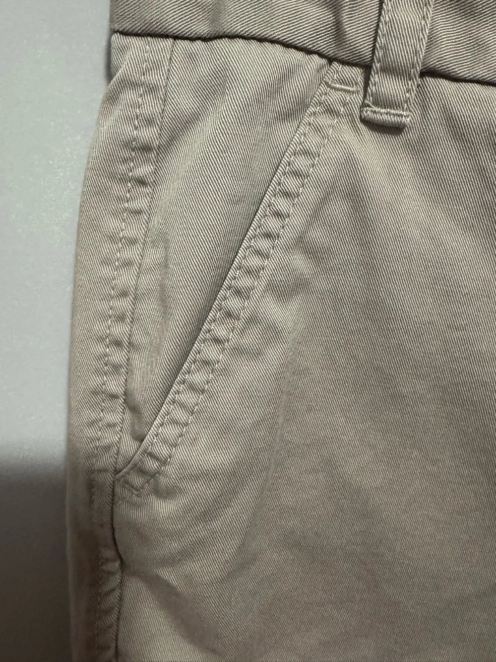 EUC- J. Crew- Women's Khaki 100% Cotton Chino Shorts. Size 8